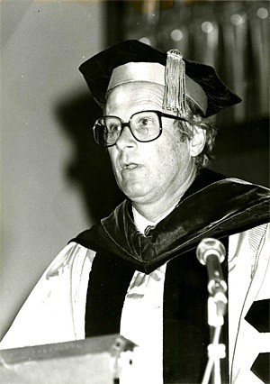 Malcolm Kerr speaking at AUB commencement
